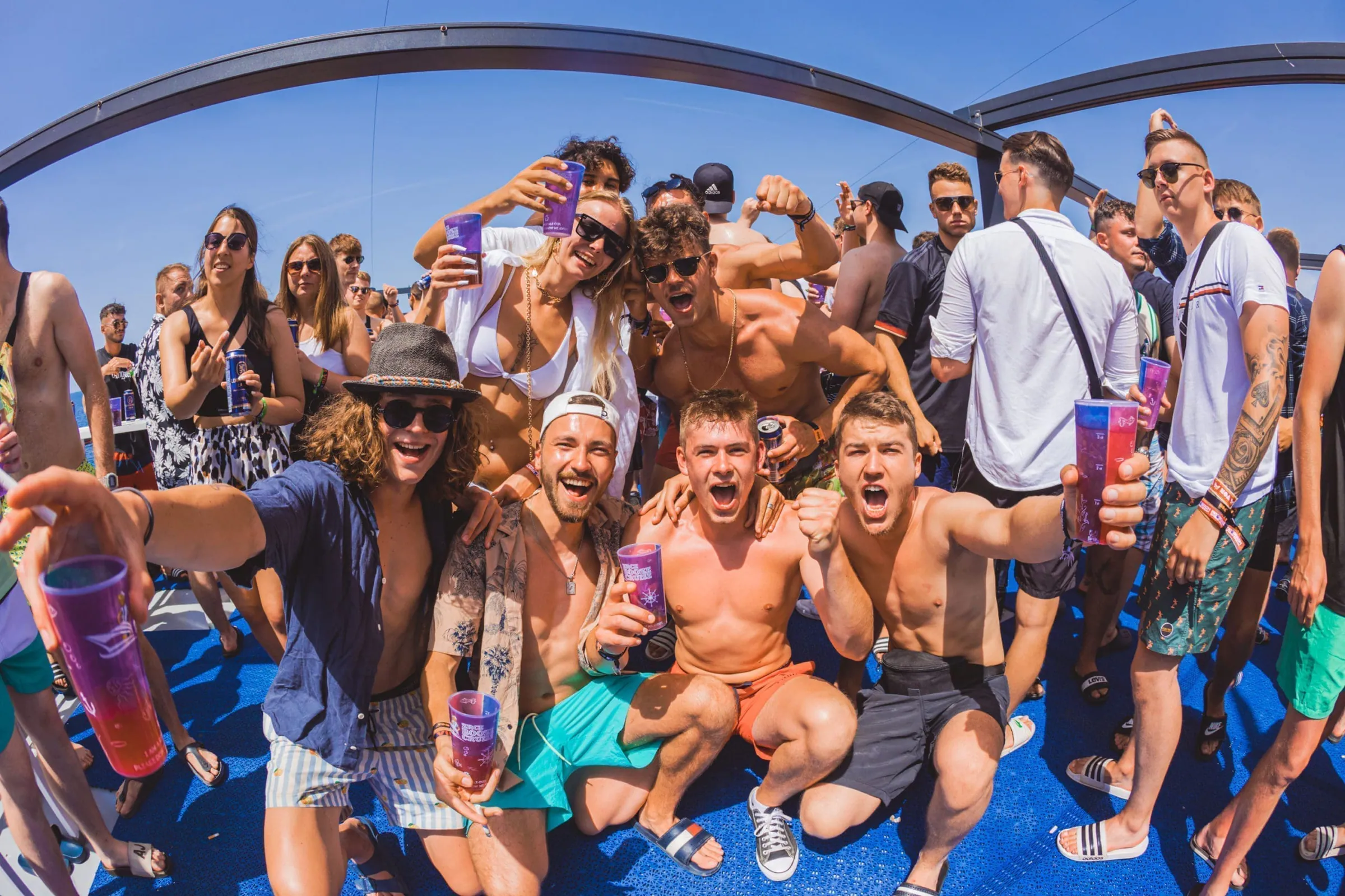 Boat Party vor der Küste von Novalja