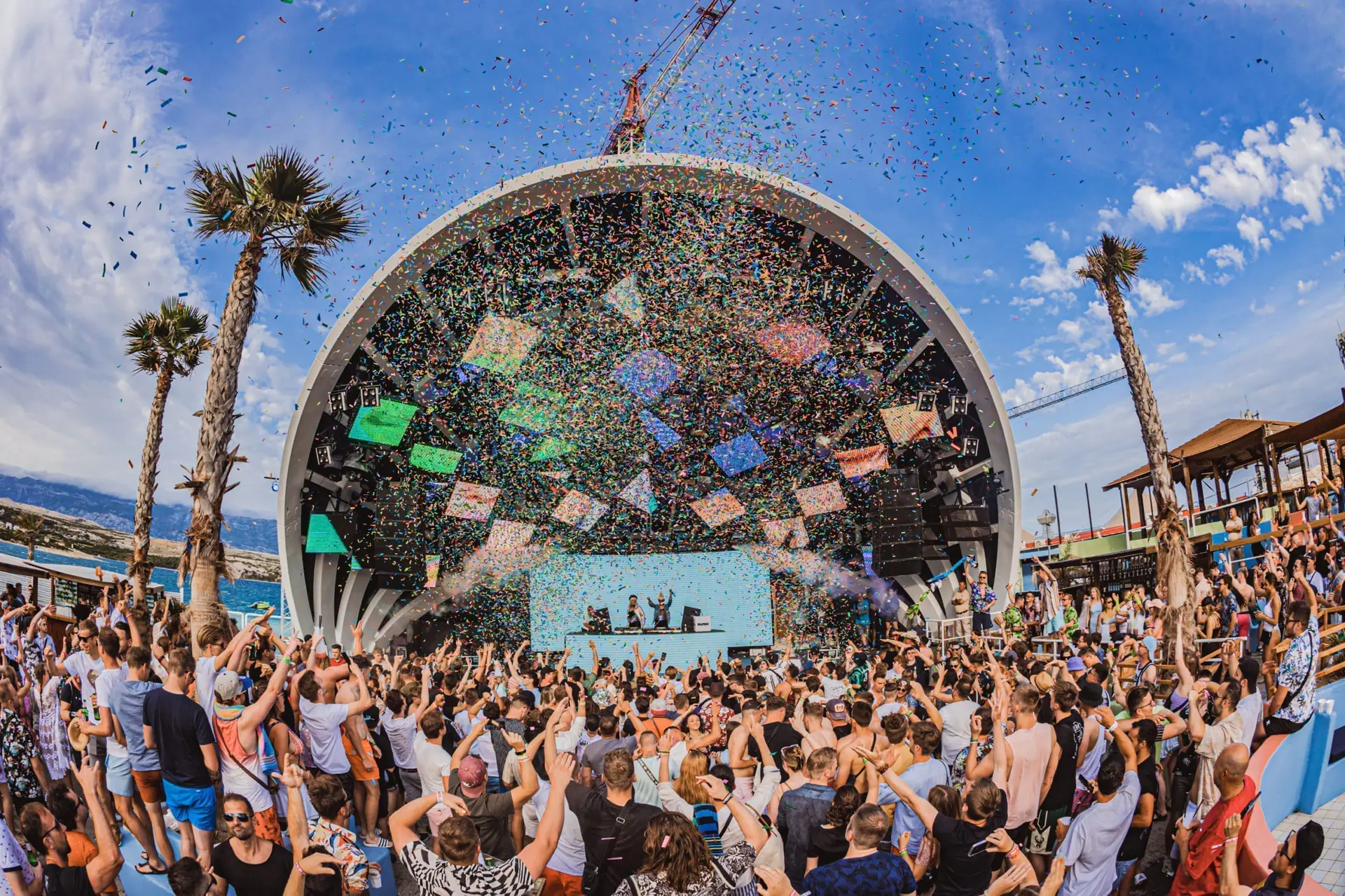 Party-Stimmung beim Papaya Spring Break am Strand